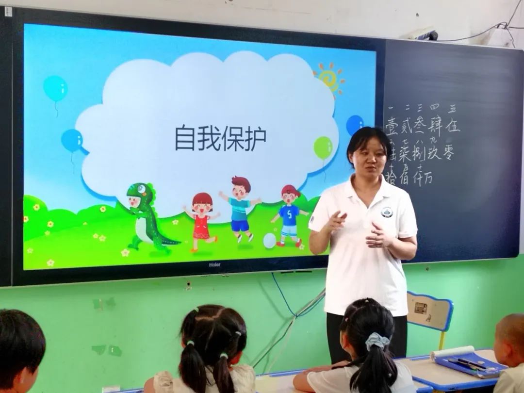 此外队员由该院研究生李慧和本科生高佳