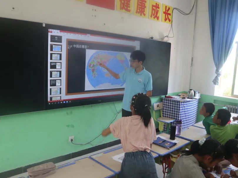 由闫晓静和姜金秋共同带队