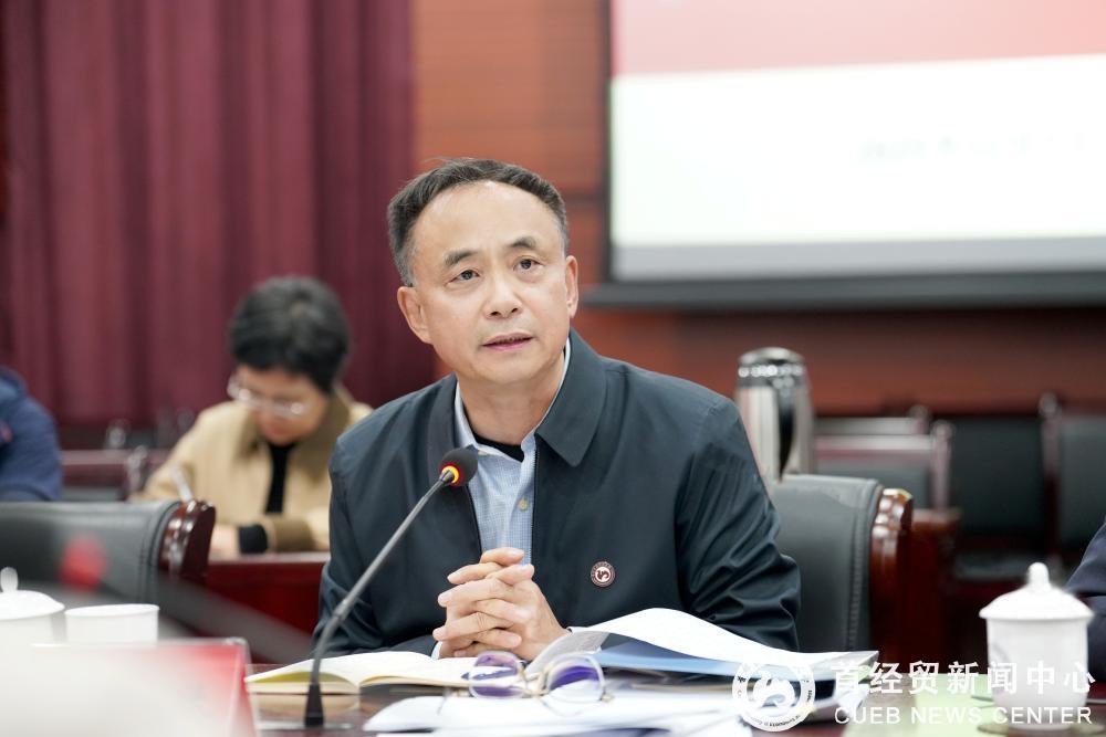 副校长李小牧