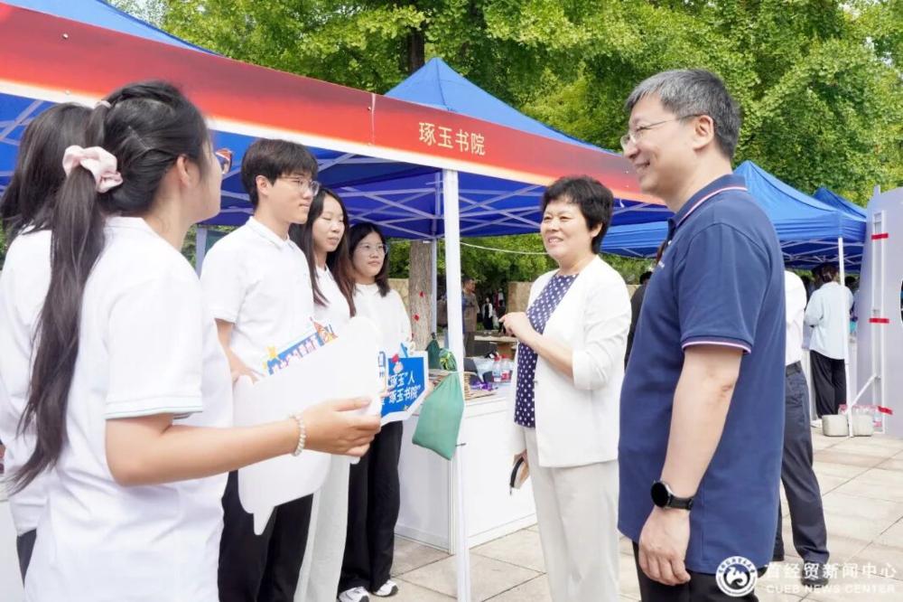 吴卫星校长等校领导前往校本部和红庙校